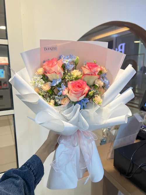 Bayu – Rose Bouquet by Bungaa