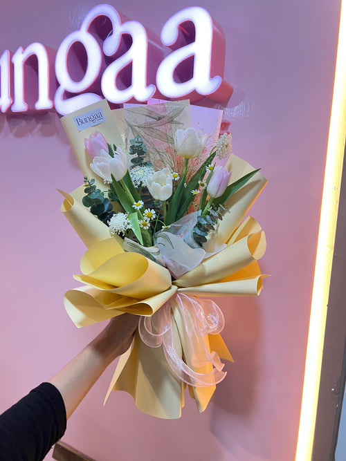 Bayu – Tulip Bouquet by Bungaa